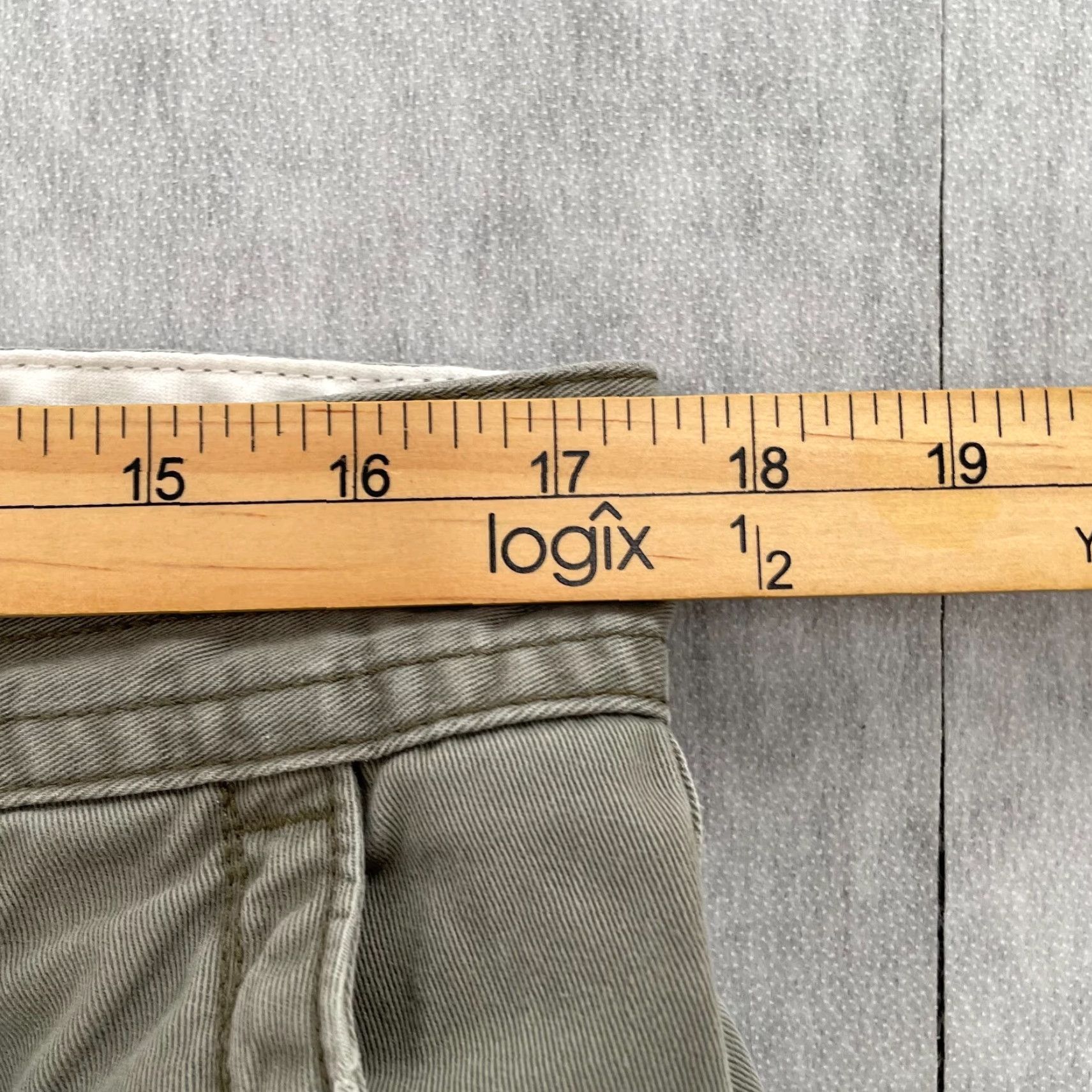 Polo Ralph Lauren VINTAGE Polo Ralph Lauren Shorts Cargo Classic Chino Mens 35 Gray, 100% Cotton, Flat Front, Belt Loops, 9in inseam, Preowned, Summer, Men's Apparel Size US S / EU 44-46 / 1 - 7 Thumbnail