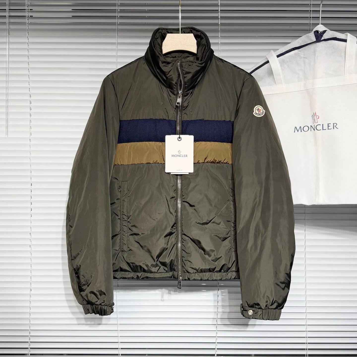 Moncler Moncler Deep Green Cuff Logo Down Jacket 2 Size US M / EU 48-50 / 2 - 1 Thumbnail