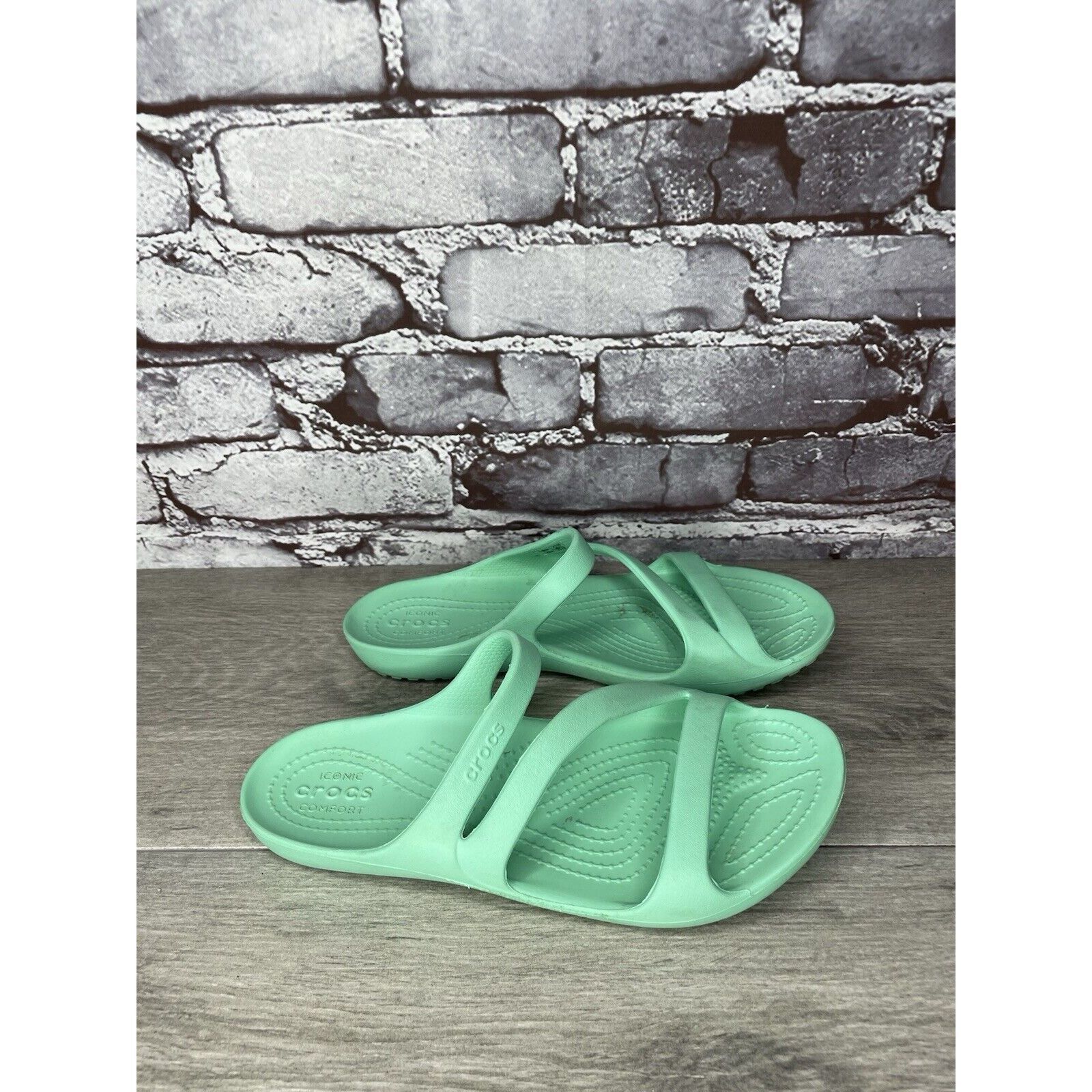 Crocs CROCS Iconic Comfort Green Rubber Slides Light Flats Sandals Size US 6 / IT 36 - 5 Thumbnail