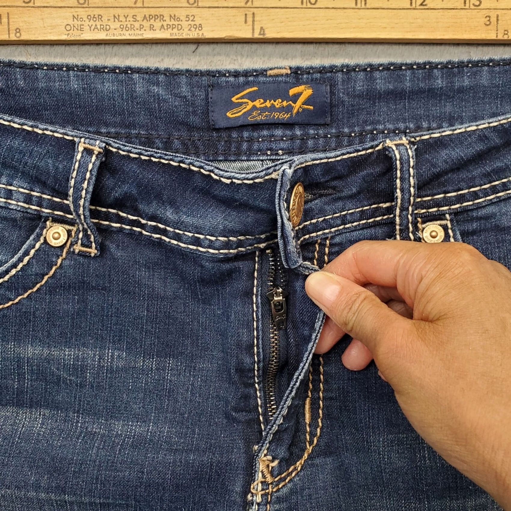 Vintage Seven7 Whiskered Shorts Womens 14 Blue Denim Cotton Arcuate Pocket Cuffed Hem Shirt Size 36" / US 14 / IT 50 - 6 Thumbnail