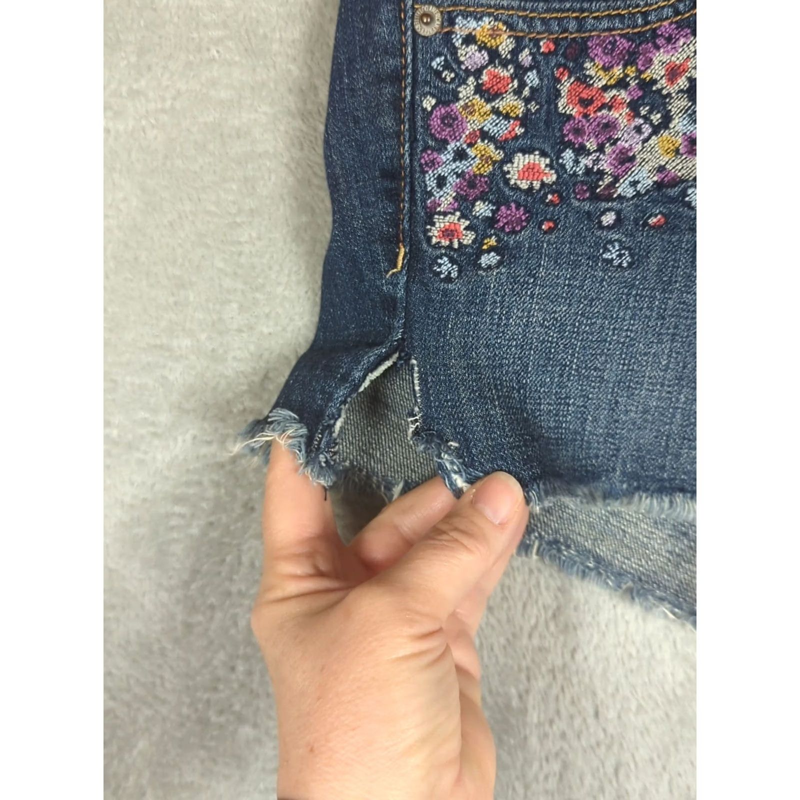 American Eagle Outfitters American Eagle Outfitters Women Denim Jean Shorts Size 8 Low Rise Embroidered Flowers Medium Wash Blue Casual Party Travel Summer Cotton Size 30" / US 8 / IT 44 - 3 Thumbnail