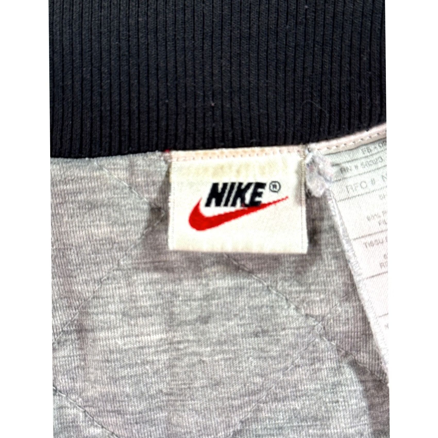 Nike VINTAGE Nike Bomber Jacket Mens M Black 90s Big Swoosh Quilted Lined Zip Size US M / EU 48-50 / 2 - 7 Thumbnail