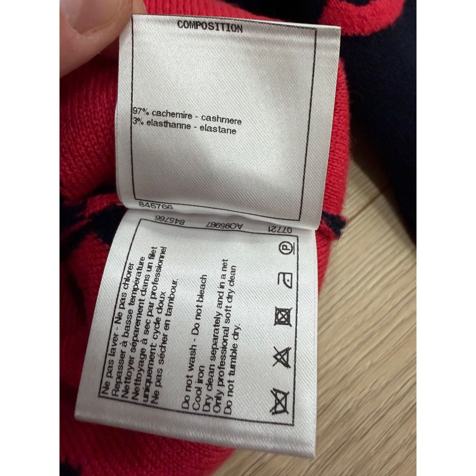 Chanel Chanel 21P Navy Pink CC Logo Cashmere Jumper Sweater 34 Size XS / US 0-2 / IT 36-38 - 18 Thumbnail