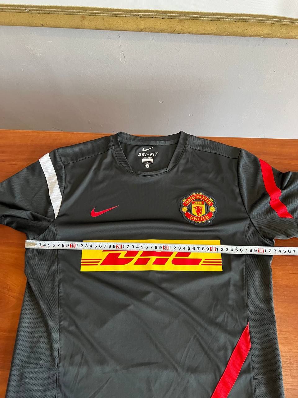 Nike 2012/13 NIKE MANCHESTER UNITED TRAINING SOCCER JERSEY SHIRT Size US L / EU 52-54 / 3 - 13 Thumbnail