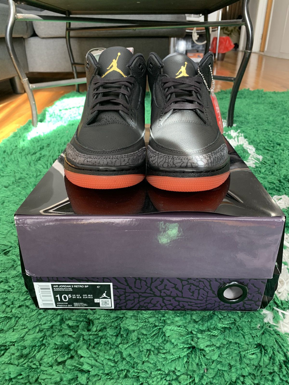 J Balvin × Jordan Brand Jordan 3 J Balvin Rio Size US 10.5 / EU 43-44 - 2 Thumbnail