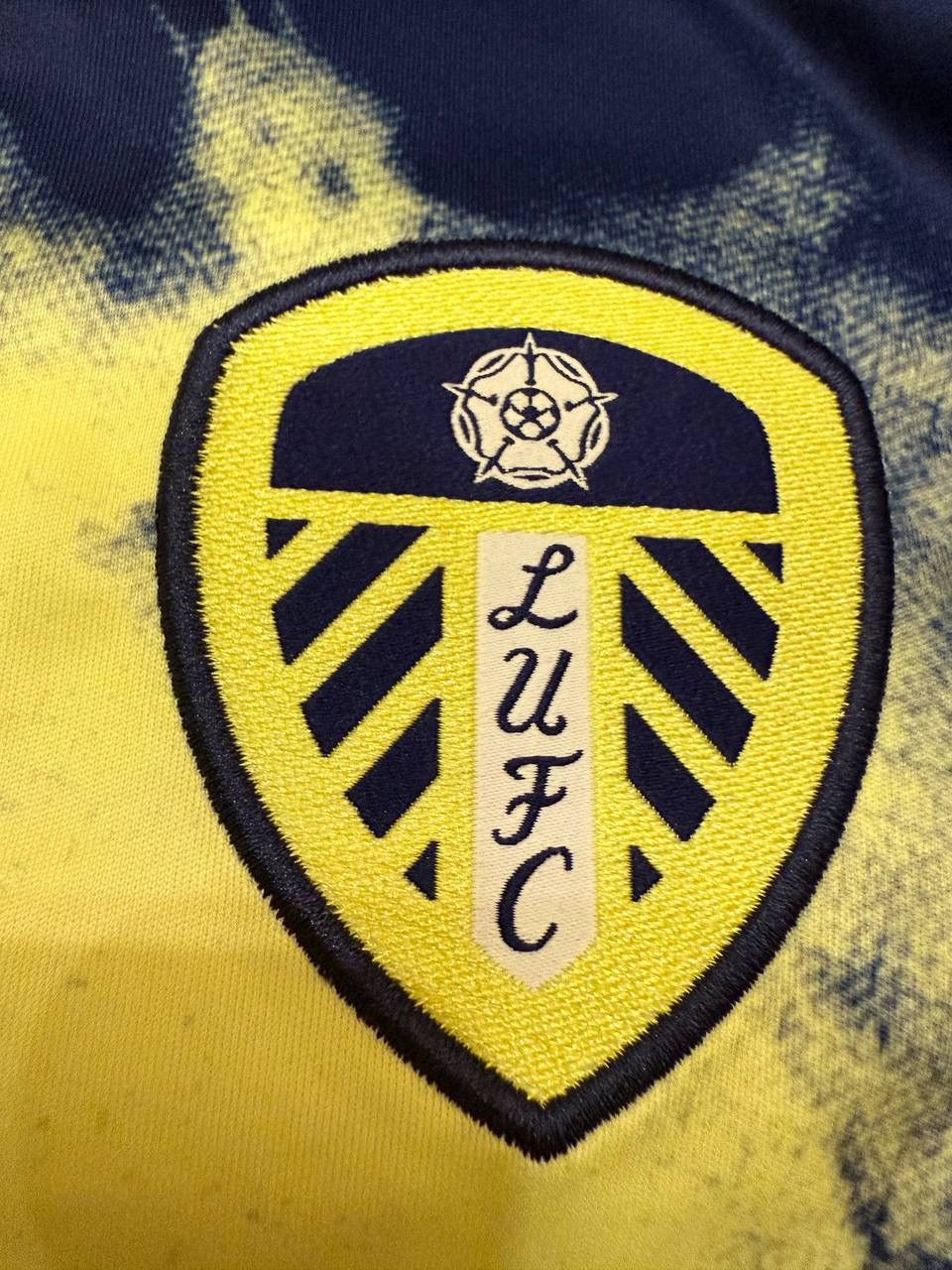 Adidas LEEDS UNITED FC 2022/202 AWAY FOOTBALL ADIDAS SOCCER JERSEY Size US L / EU 52-54 / 3 - 5 Thumbnail