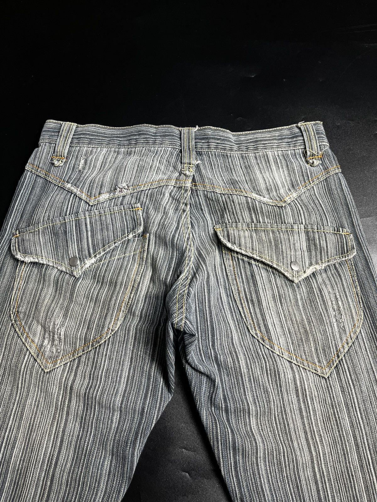 If Six Was Nine × Japanese Brand × Le Grande Bleu (L.G.B.) Japanese Icca Flared Distressed Jeans Size US 31 - 9 Thumbnail