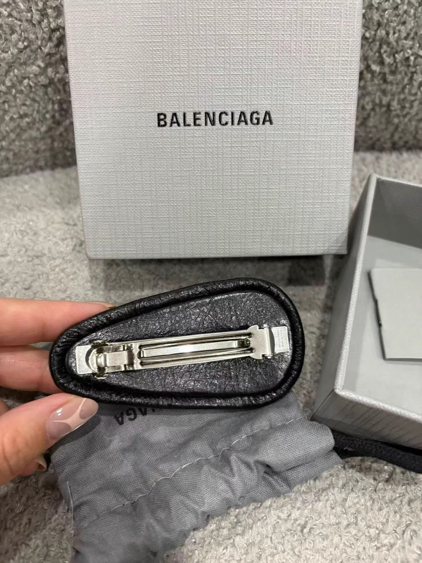 Balenciaga Balenciaga black leather hair clip Y2K deadstock Size ONE SIZE - 3 Thumbnail