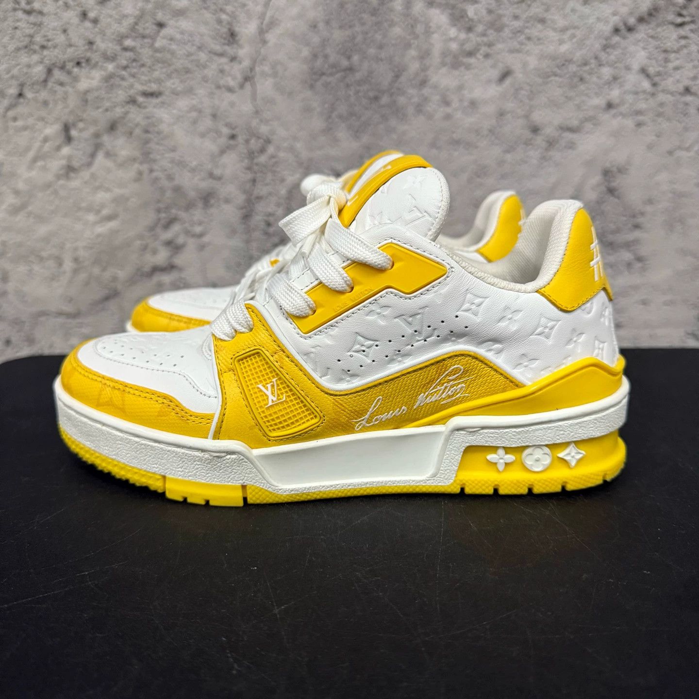 Louis Vuitton Louis Vuitton Trainer Sneaker Size 1.5 (34.5) Size US 4.5 / IT 34.5 - 2 Thumbnail