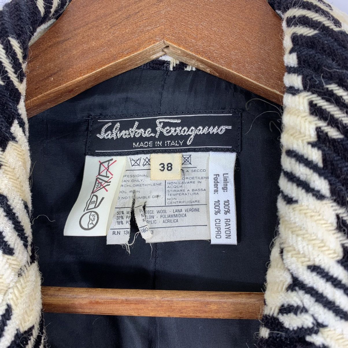 Salvatore Ferragamo 🔥🔥VINTAGE SALVATORE FERRAGAMO COAT Size XS / US 0-2 / IT 36-38 - 5 Thumbnail