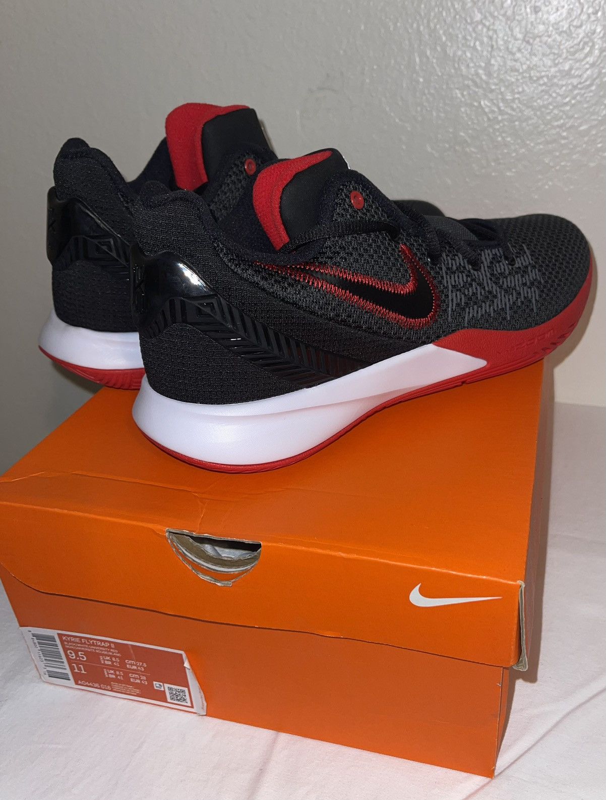 Nike Kyrie Flytrap 2 Bred - Sz 9.5 - New Size US 9.5 / EU 42-43 - 2 Thumbnail