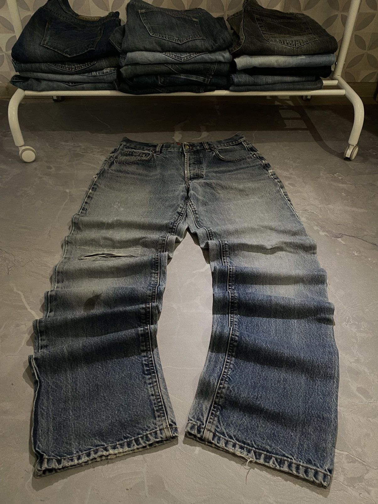 Japanese Brand Slim Fit Washed Denim Classic Fade Everyday Drip Size US 33 - 1 Thumbnail