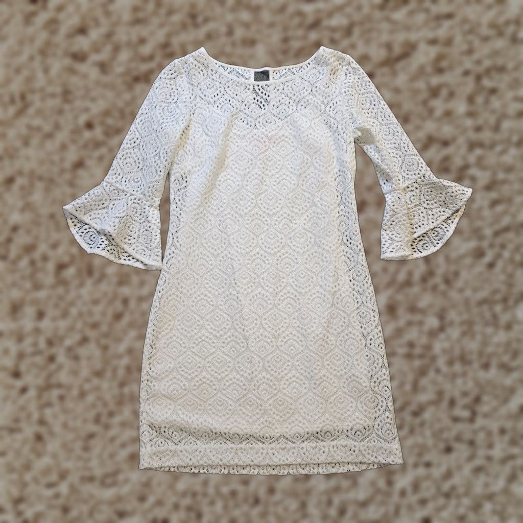 all white cut out dress Papper maxi Shorts Under Dresses for puff sleeve fit and flare dress this dress is a Size:6 ( XS )