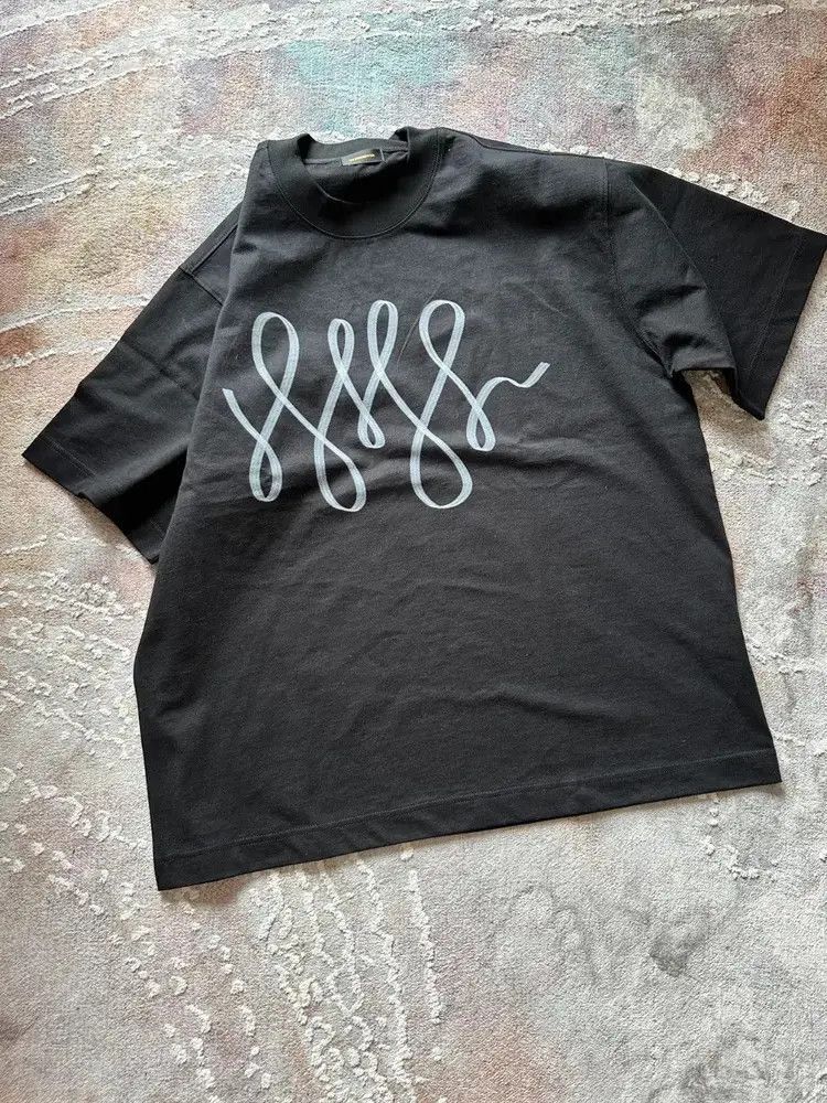 Sz 4 Undercover Alien Sign Logo Tee
