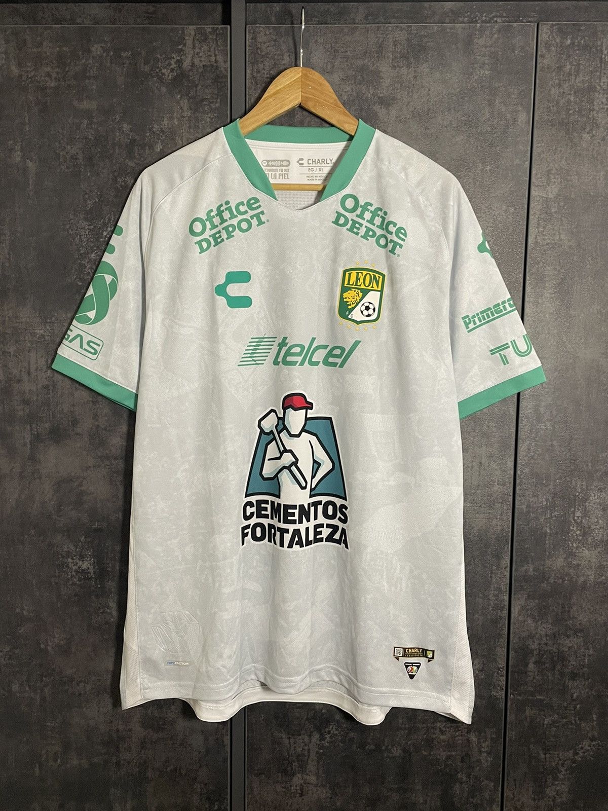 Vintage Rare Leon 2021 Soccer Team Away Jersey Blokecore Size US XL / EU 56 / 4 - 1 Thumbnail