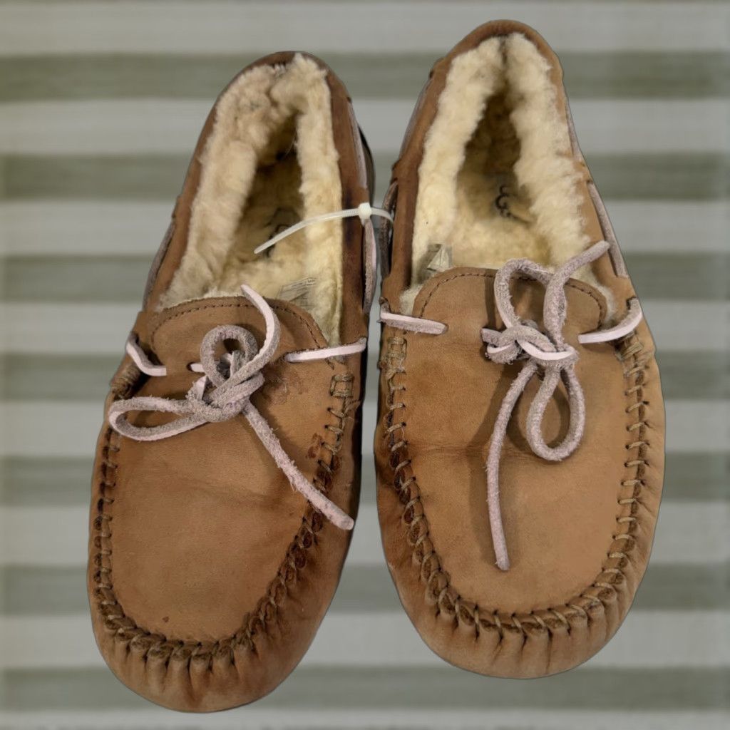 Ugg UGG Dakota Moccasins Slippers Women 8 Brown Sheepskin Lined Comfort Slip On Moccasin Shoes Womens Brown 8 UGG Dakota Moccasins Slippers Size US 8 / IT 38 - 1 Thumbnail