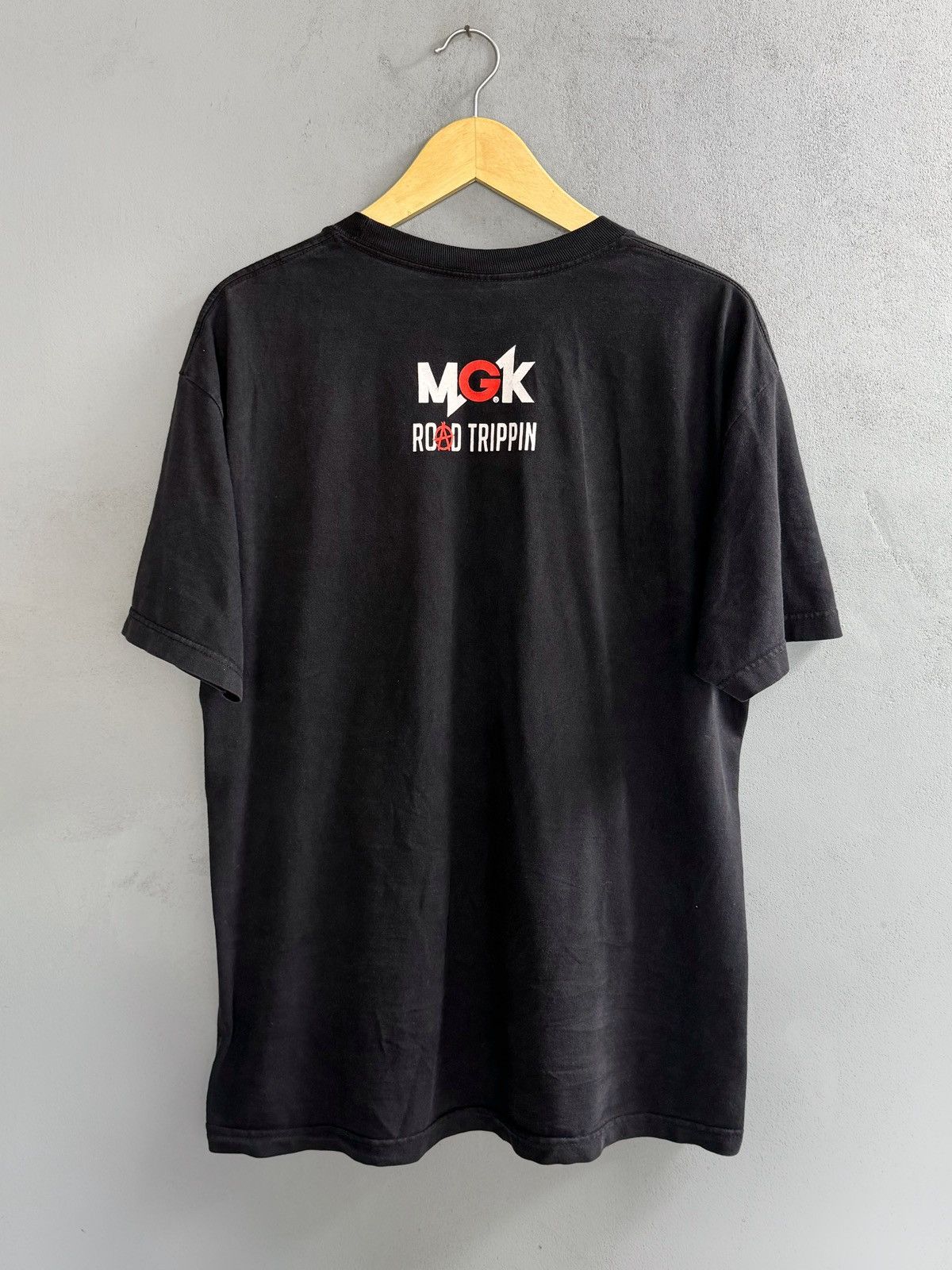 Band Tees × Rap Tees × Vintage MGK Road Trippin Machine Gun Kelly Tees Size US L / EU 52-54 / 3 - 4 Thumbnail