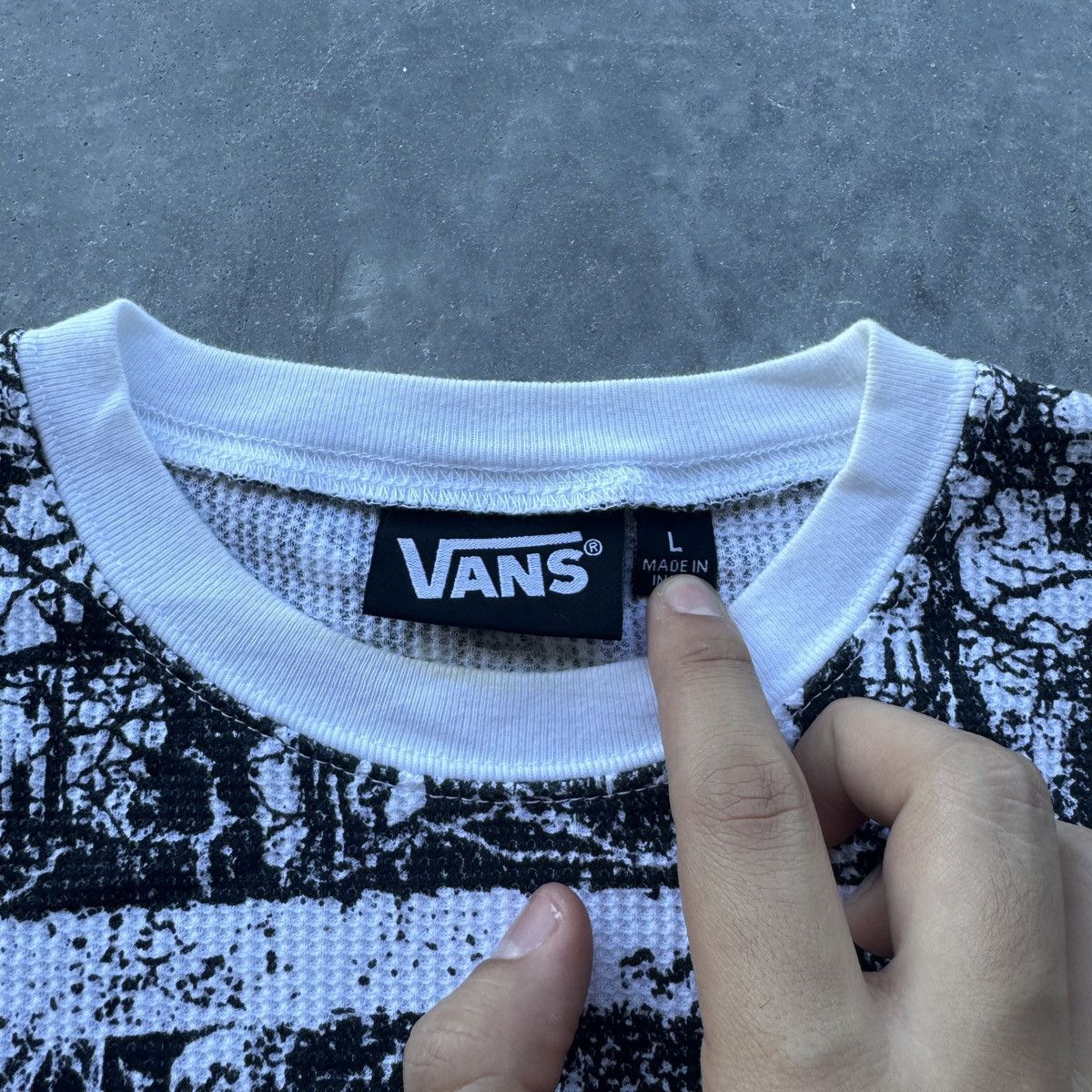 Vans Vintage Y2K Vans Skulls Punk Thermal Long Sleeve Shirt Large Size US L / EU 52-54 / 3 - 3 Thumbnail
