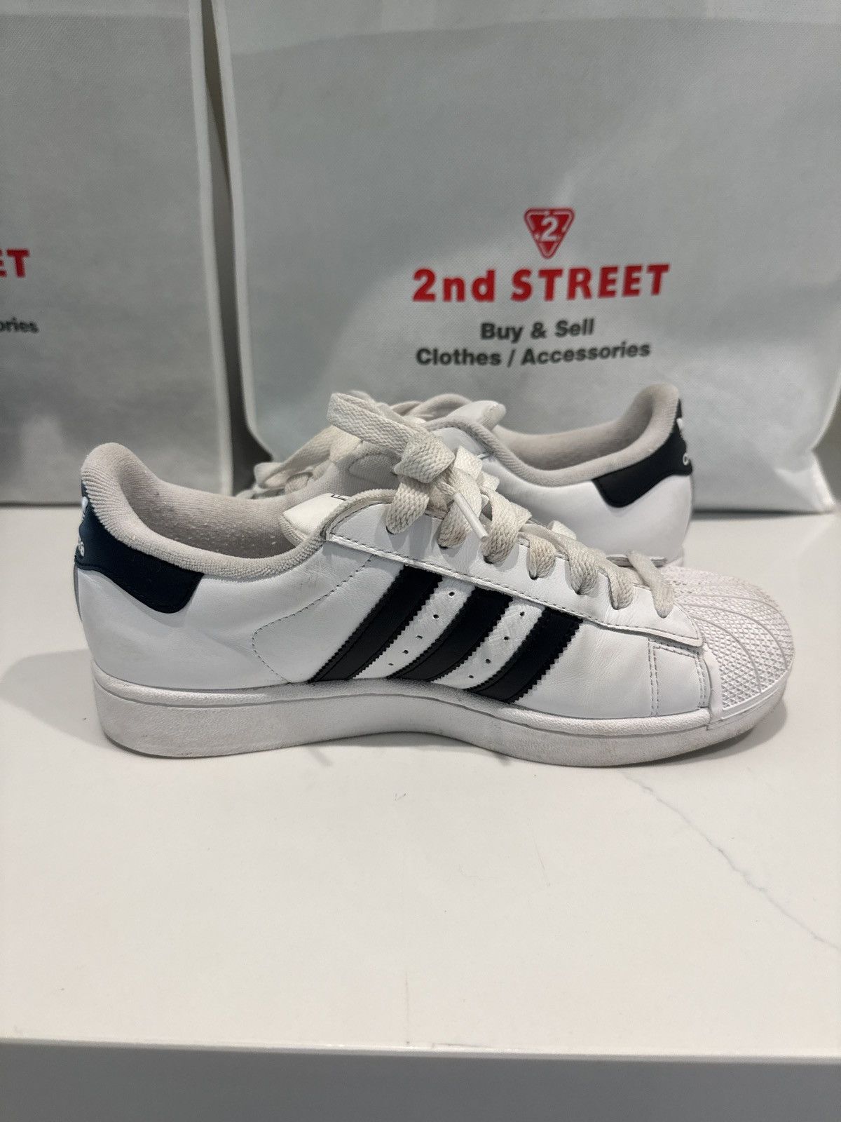 Adidas Adidas superstars Size US 9 / EU 42 - 5 Thumbnail