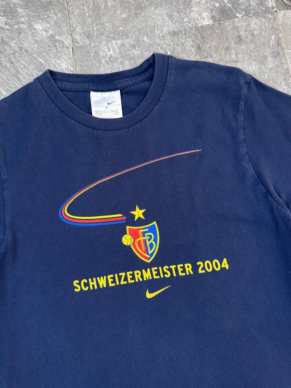 Nike Vintage Nike FC Basel 2004 T-Shirt Big Logo Size US S / EU 44-46 / 1 - 2 Thumbnail