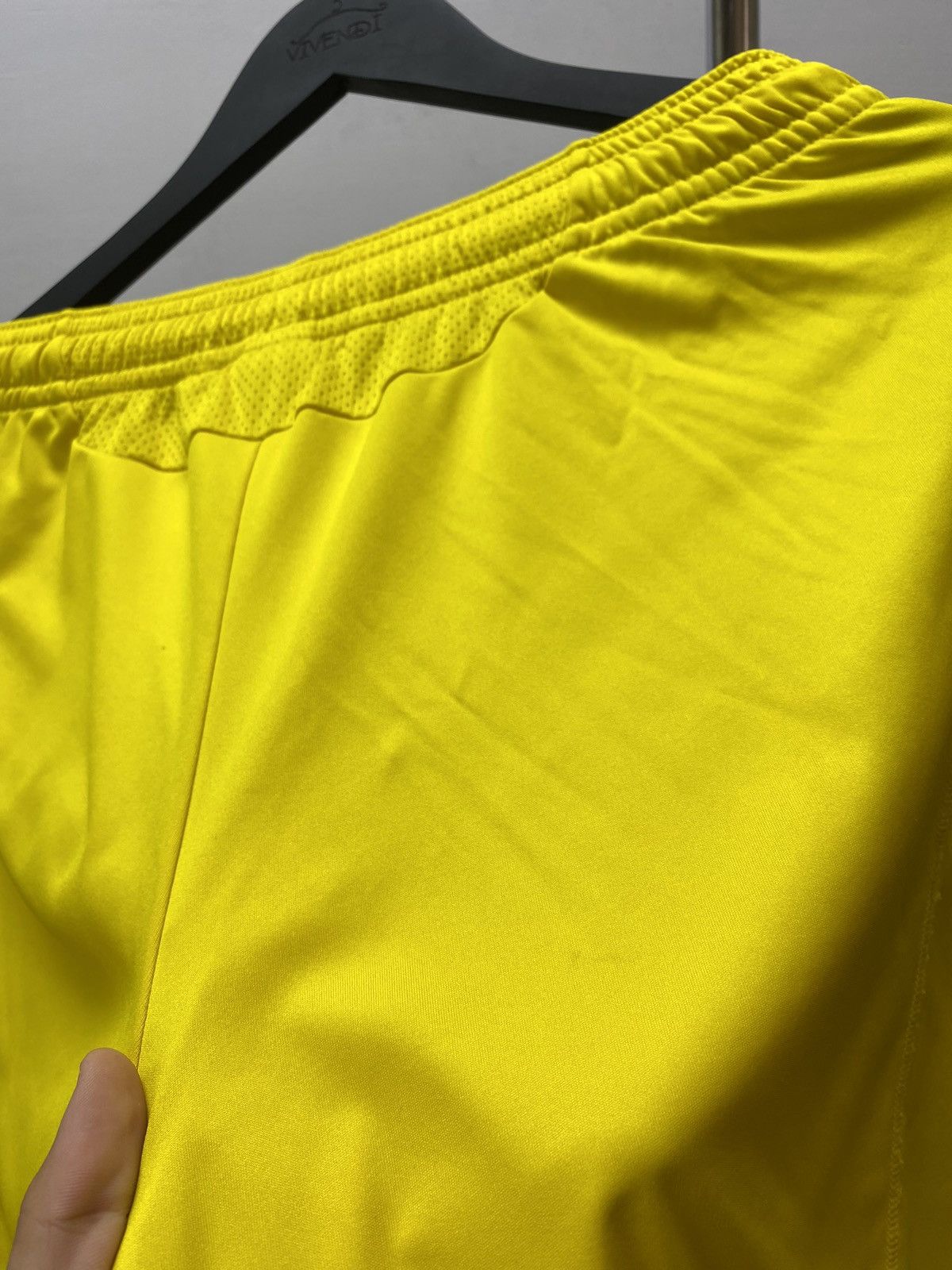 New Balance Adidas 2009 2010 Liverpool Goalkeeper Soccer Shorts Size US 32 / EU 48 - 14 Thumbnail