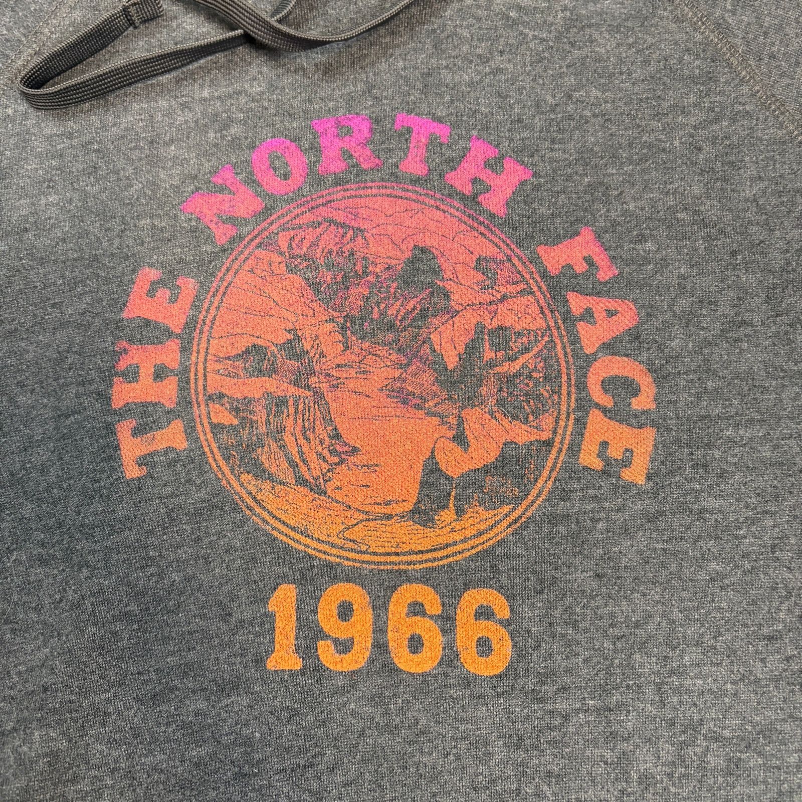 The North Face The North Face Pullover Hoodie Scenic Graphic Hoodie Size S Size S / US 4 / IT 40 - 2 Thumbnail