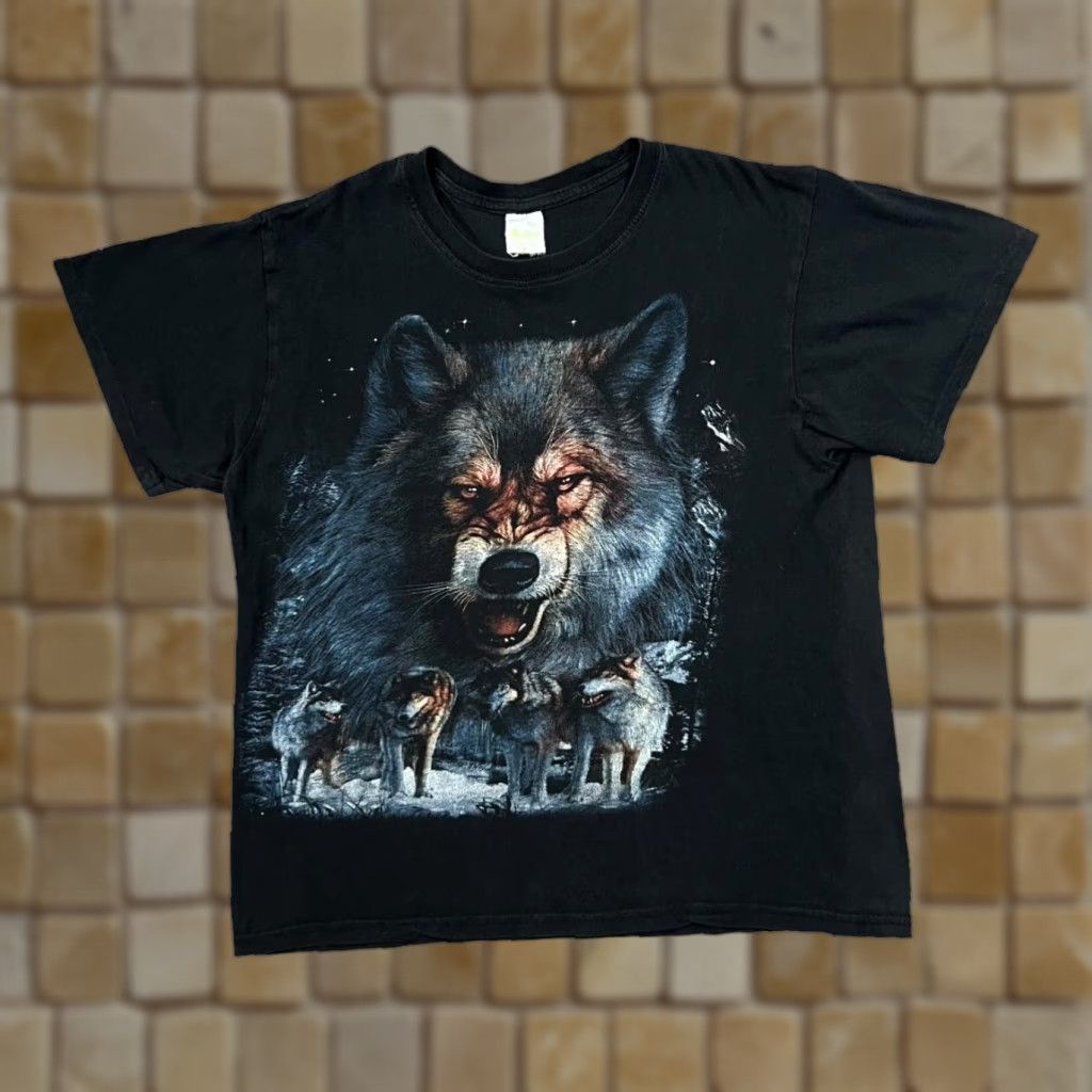 Vintage LUCKY GREEN Wolf Pack Animal Nature Wildlife Graphic T-Shirt Men M Black Size US M / EU 48-50 / 2 - 1 Thumbnail