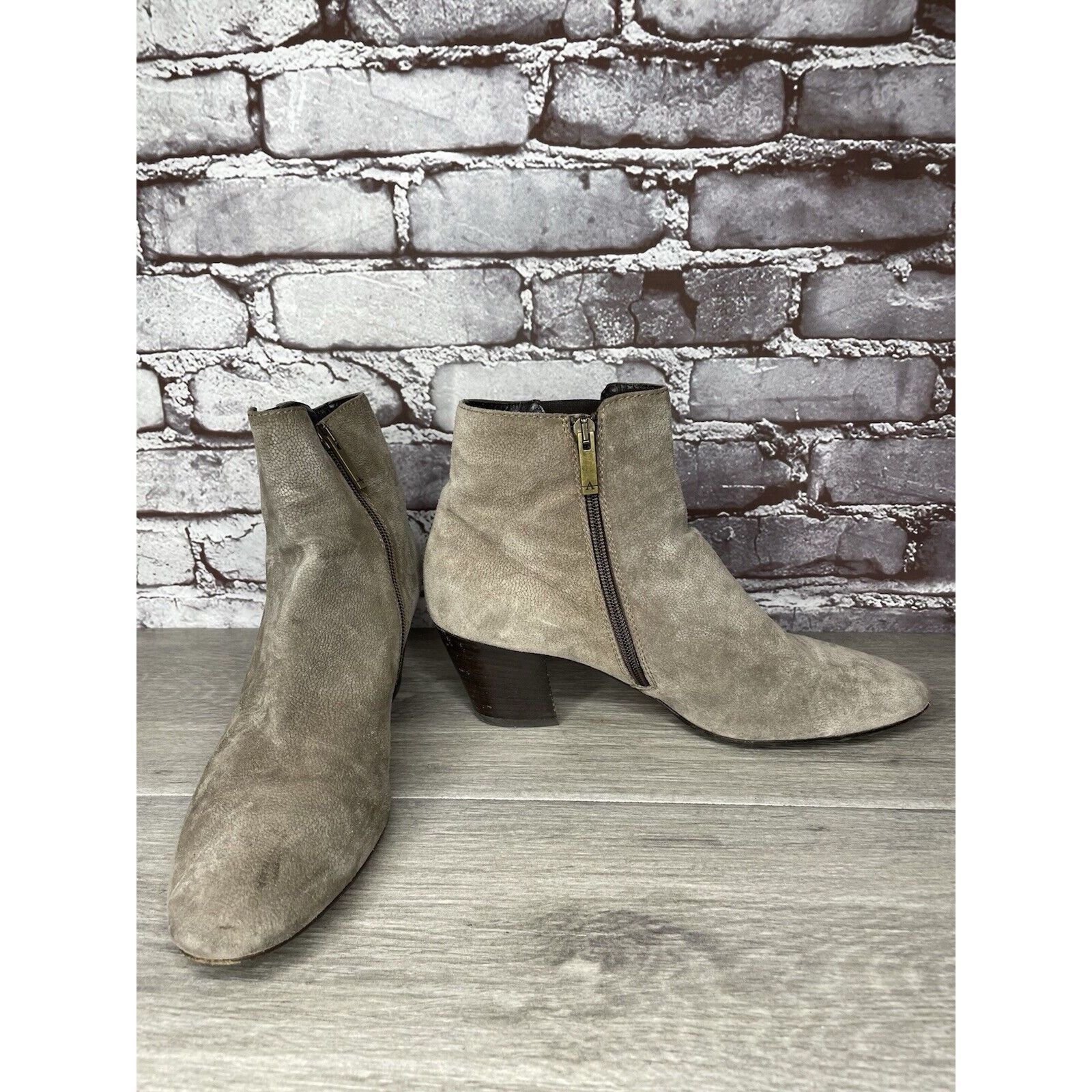 Aquatalia Aquatalia Taupe Suede Leather Side Zip Heel Ankle Booties Wo Size US 10 / IT 40 - 21 Thumbnail