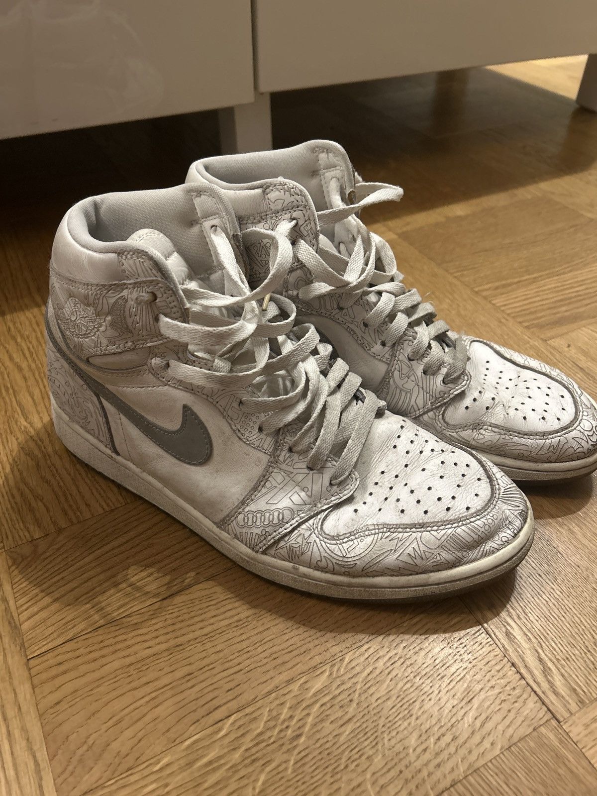 Jordan Brand × Nike STEAL ✅ Air Jordan 1 High White/Grey Size US 10.5 / EU 43-44 - 3 Thumbnail