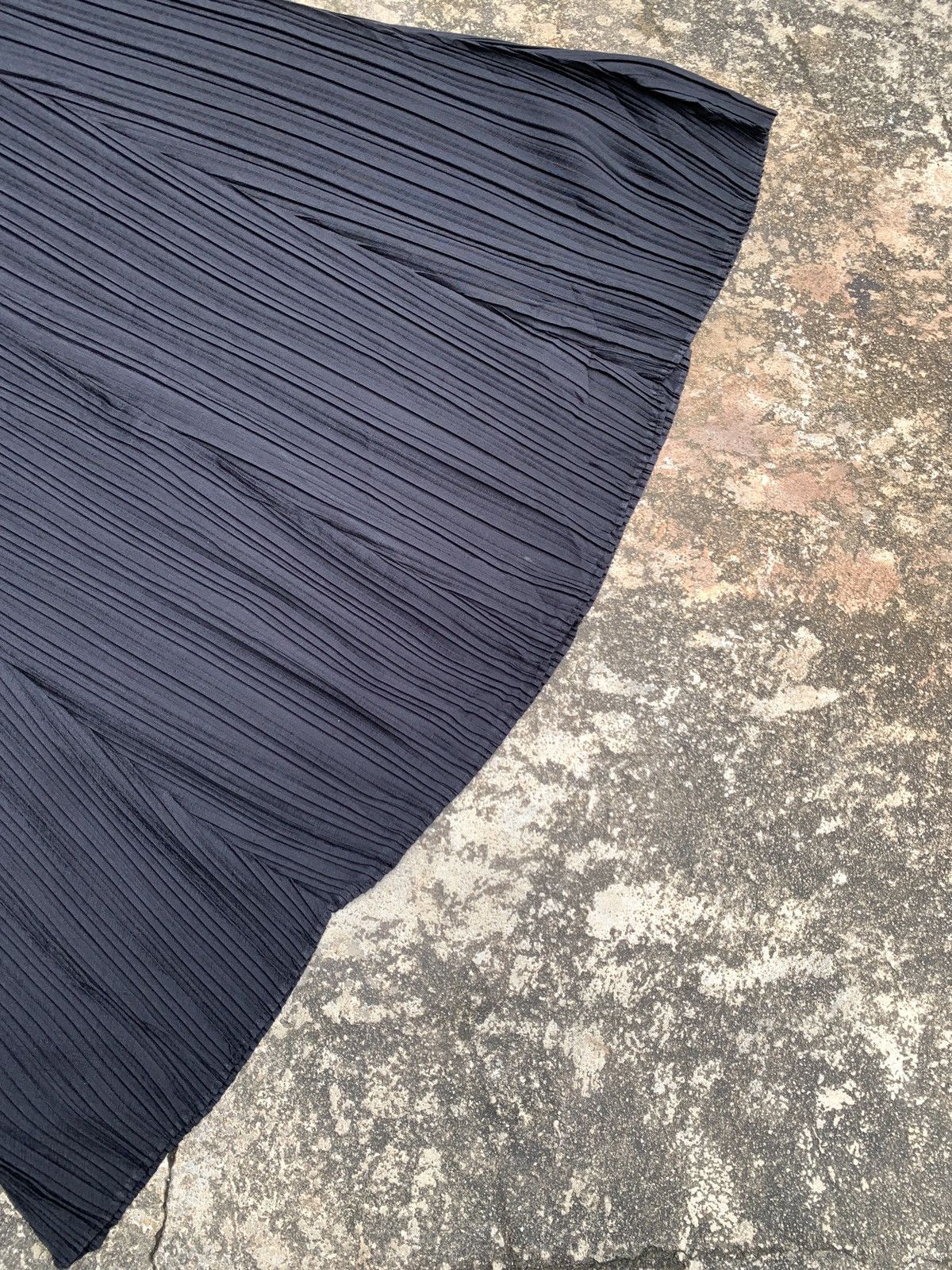 Japanese Brand Pleatsme Korea Black Shortsleeve Iconic Pleats Midi Dress Size ONE SIZE - 5 Thumbnail