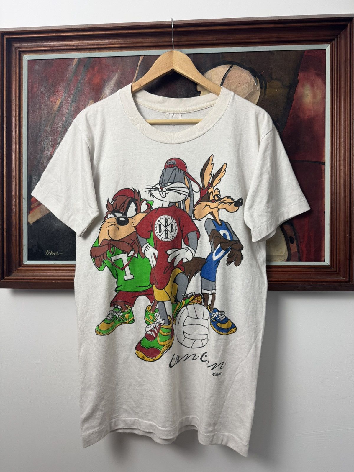 Top *VERY RARE* Vintage 1998 Looney Tunes “Warner Bro’s Movie World” T-Shirt