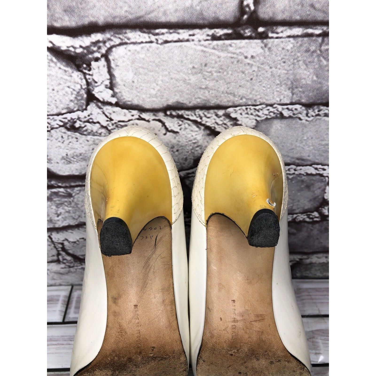 Salvatore Ferragamo Salvatore Ferragamo Ivory Leather Snake Yellow Patent Dress Size US 5 / IT 35 - 8 Thumbnail