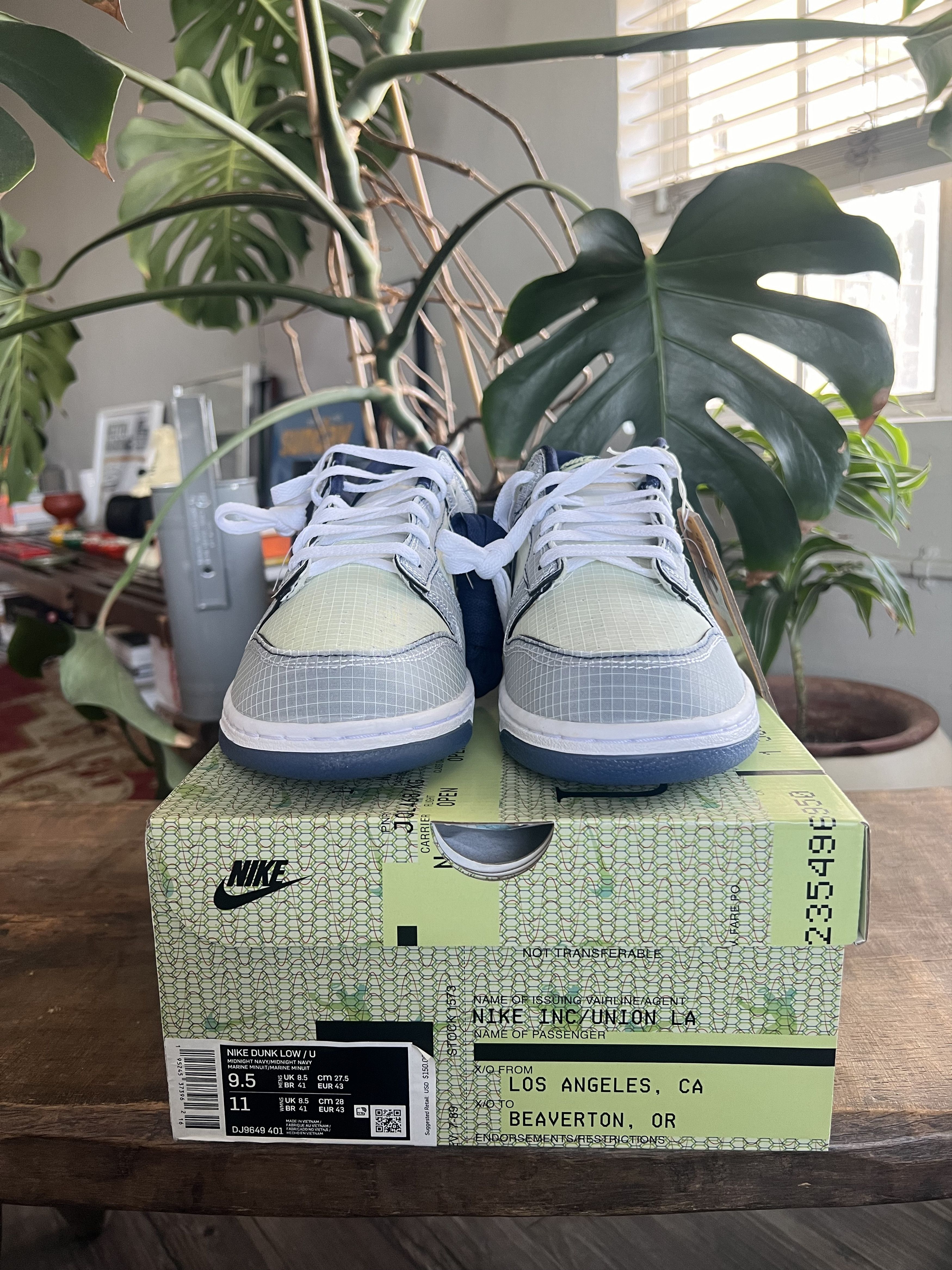 Nike Union LA x Dunk Low 'Passport Pack - Pistachio' Size US 9.5 / EU 42-43 - 2 Thumbnail