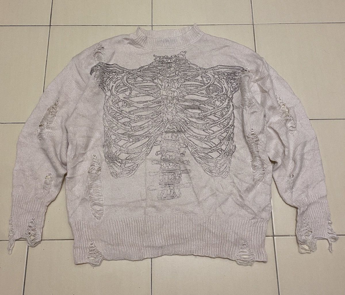 Dirally Distressed Knit Upper Body Bones Sweater