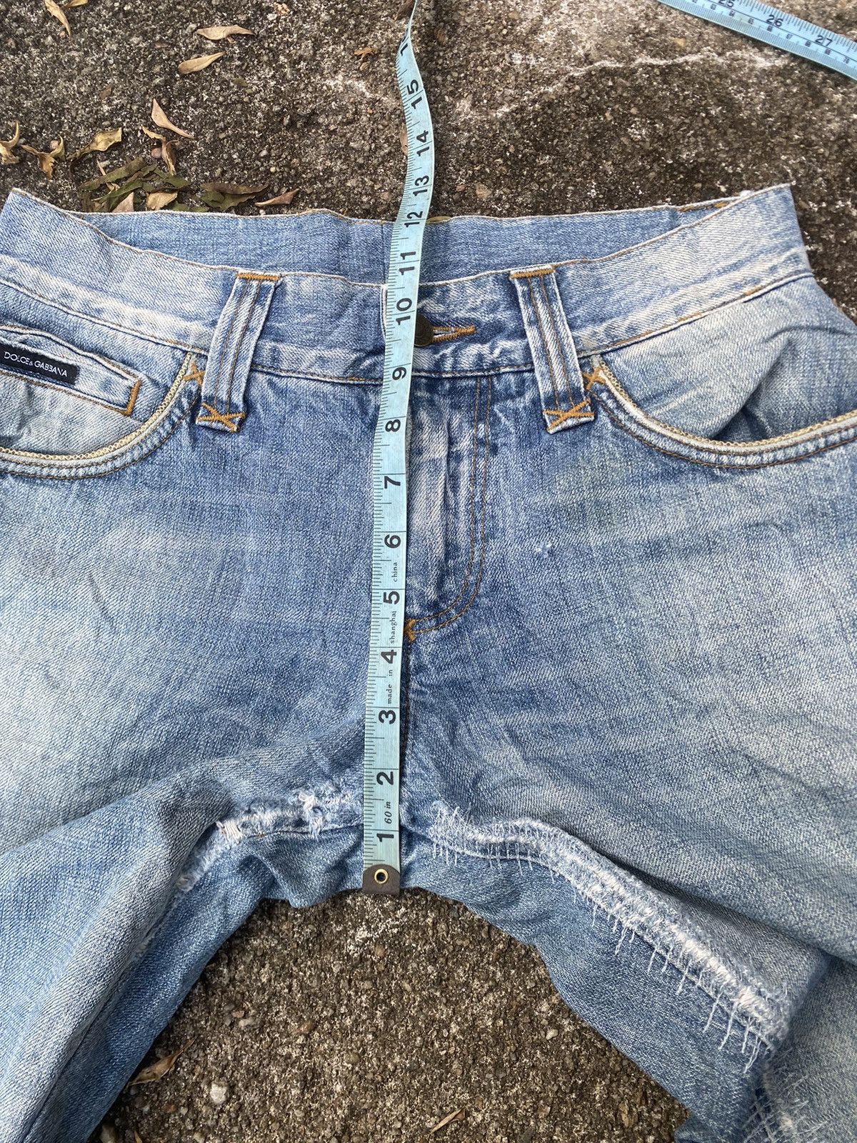 Dolce & Gabbana Dolce & Gabbana distressed light wash denim jeans Size US 32 / EU 48 - 12 Thumbnail