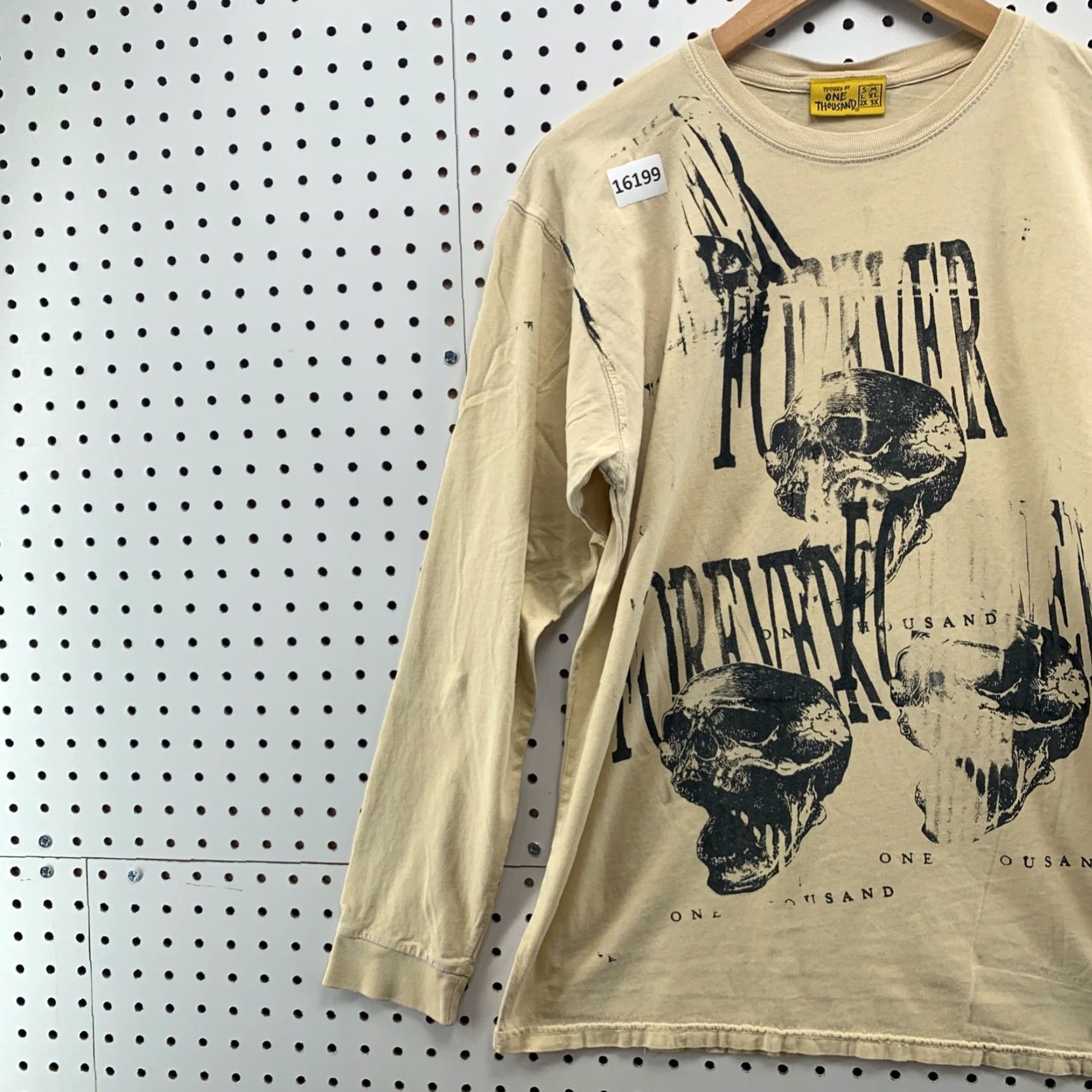 Forever 21 VINTAGE One Thousand Skull Graphic Shirt Adult Medium Yellow Long Sleeve T-Shirt Size US M / EU 48-50 / 2 - 3 Thumbnail