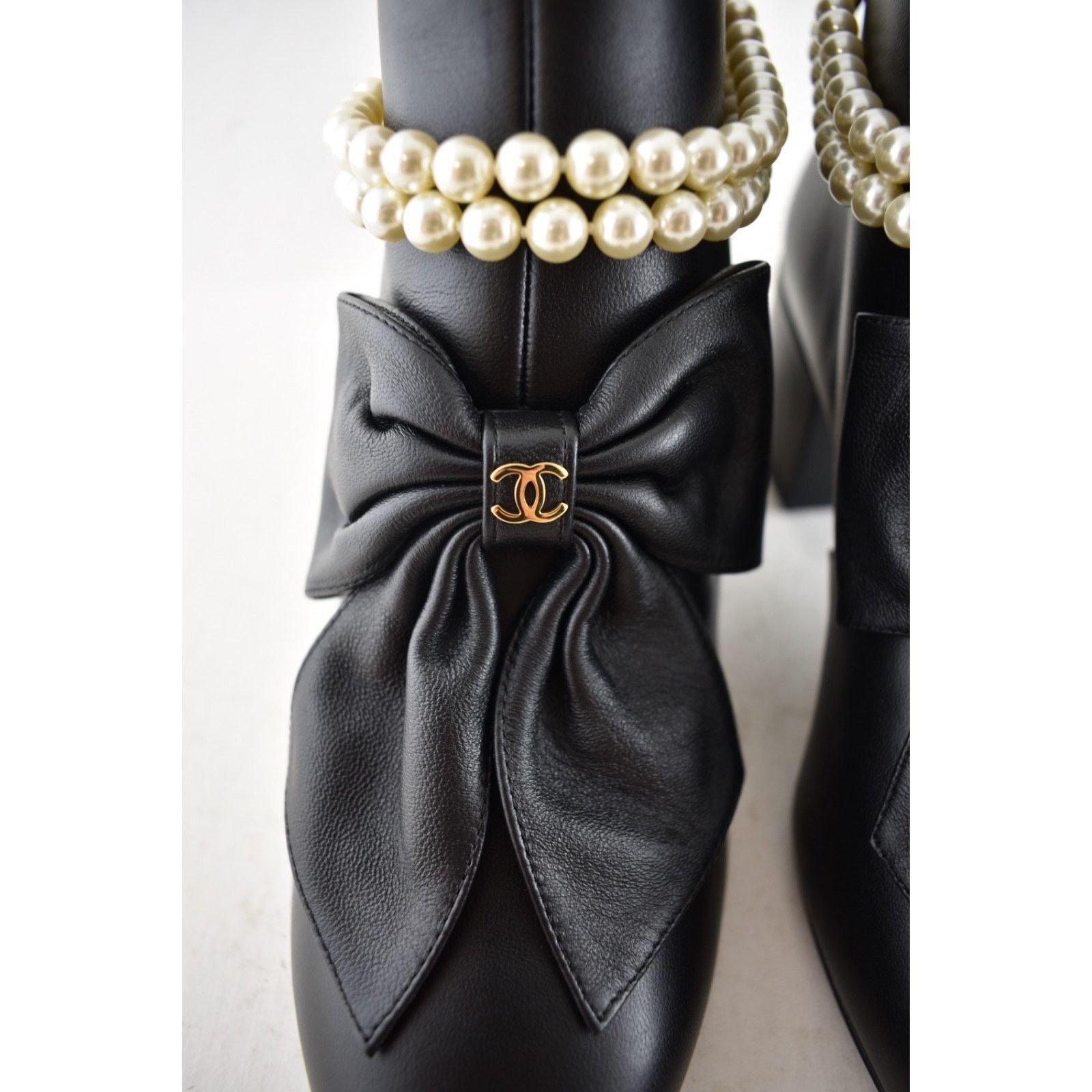 Chanel Chanel 24A Black Lambskin Pearl CC Bow Ankle Heel Boots 37.5 Size US 7.5 / IT 37.5 - 11 Thumbnail