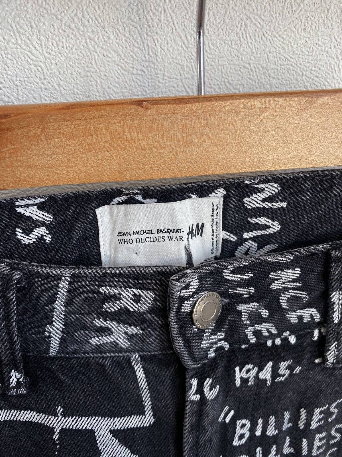 H&M × Jean-Michel Basquiat × Who Decides War Who Decides War Baggy denim jeans H&M x Basquiat x Ev&Tela Size US 33 - 12 Thumbnail