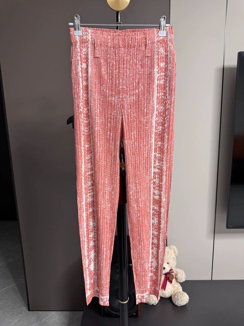 Issey Miyake Issey Miyake size:3 Snowflake pink denim trousers Size 22" - 1 Thumbnail