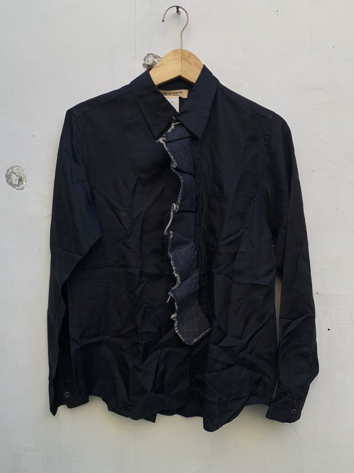Comme des Garcons Comme des garcons black shirt with frayed wavy denim trim Size M / US 6-8 / IT 42-44 - 1 Thumbnail