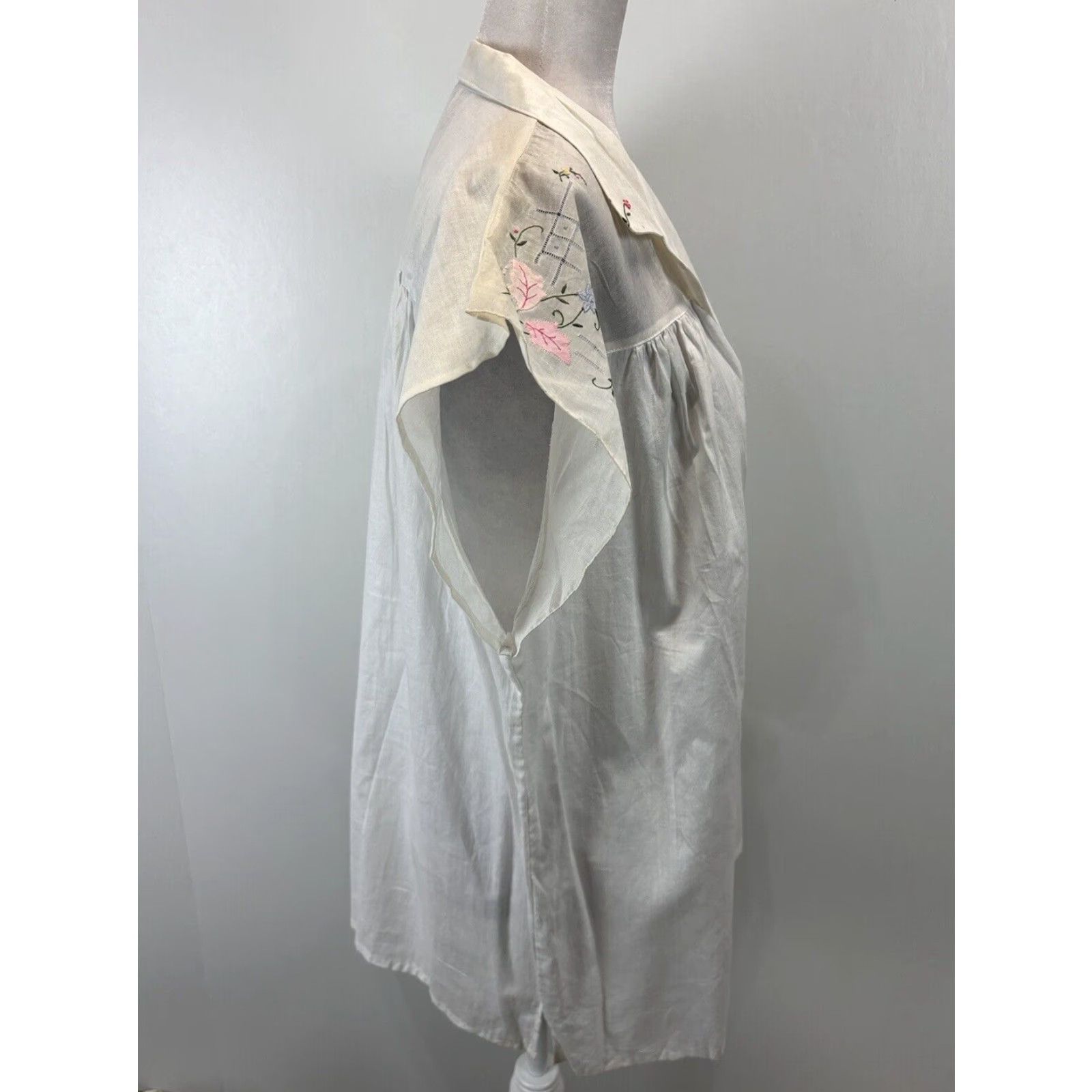 Vintage VINTAGE Cali Div Of Carry Back Floral Embroidered Peasant Blouse Womens Plus 44 White Size M / US 6-8 / IT 42-44 - 4 Thumbnail