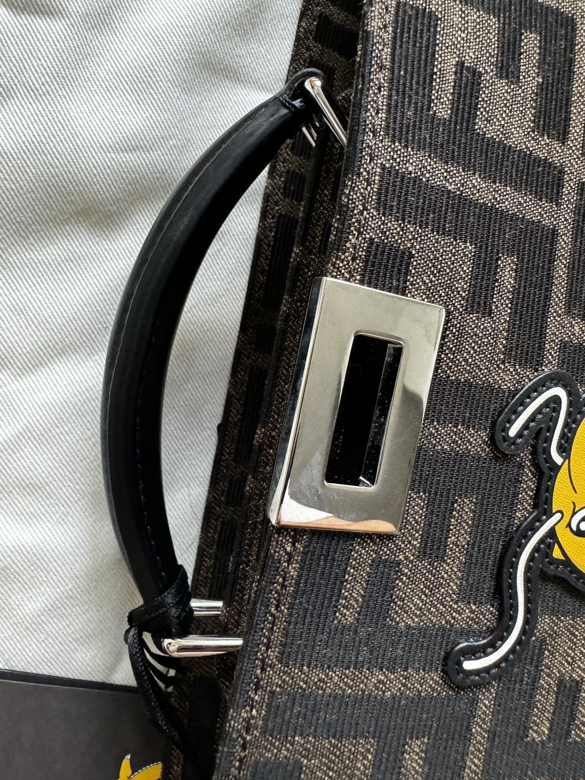 Fendi × Fragment Design × Hiroshi Fujiwara FENDI X FRGMT X POKEMON DRAGONITE PEEKABOO BAG Size ONE SIZE - 8 Thumbnail