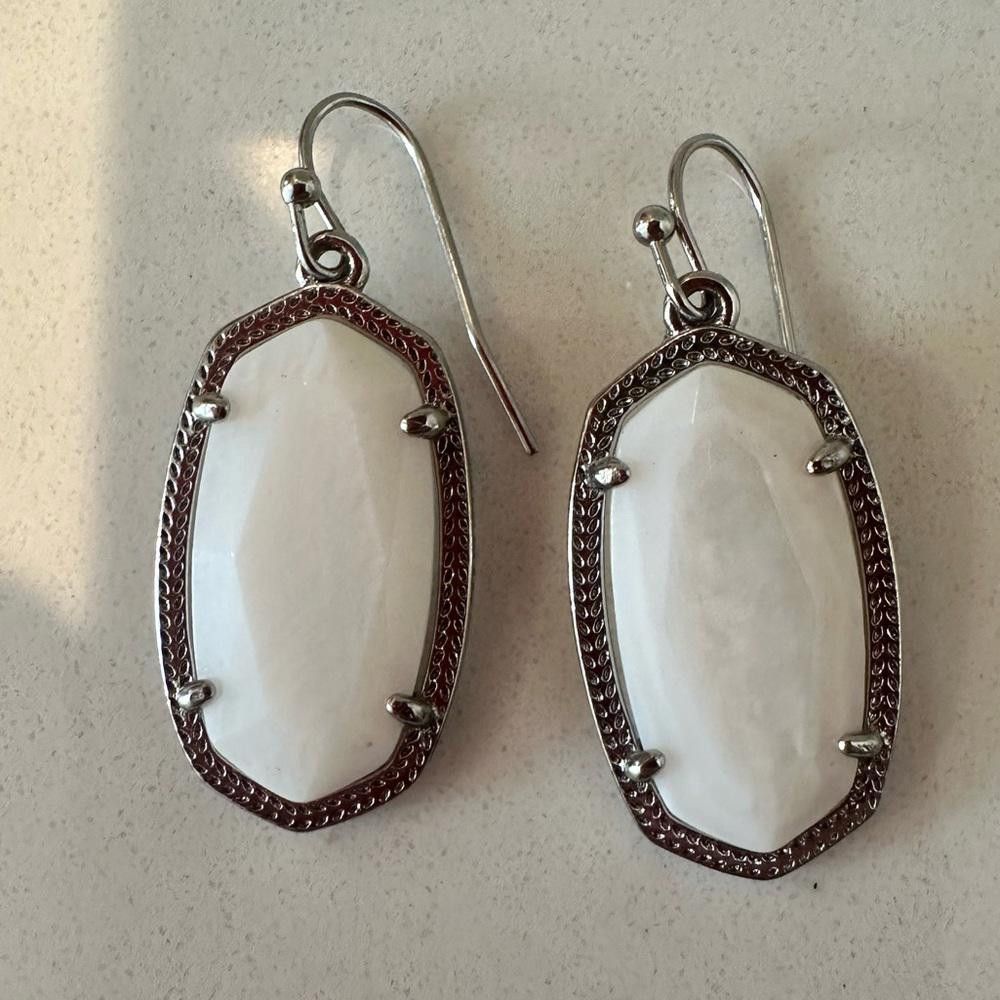 Kendra Scott Kendra Scott Dani White Pearl and Silver Drop Earrings Size ONE SIZE - 2 Thumbnail