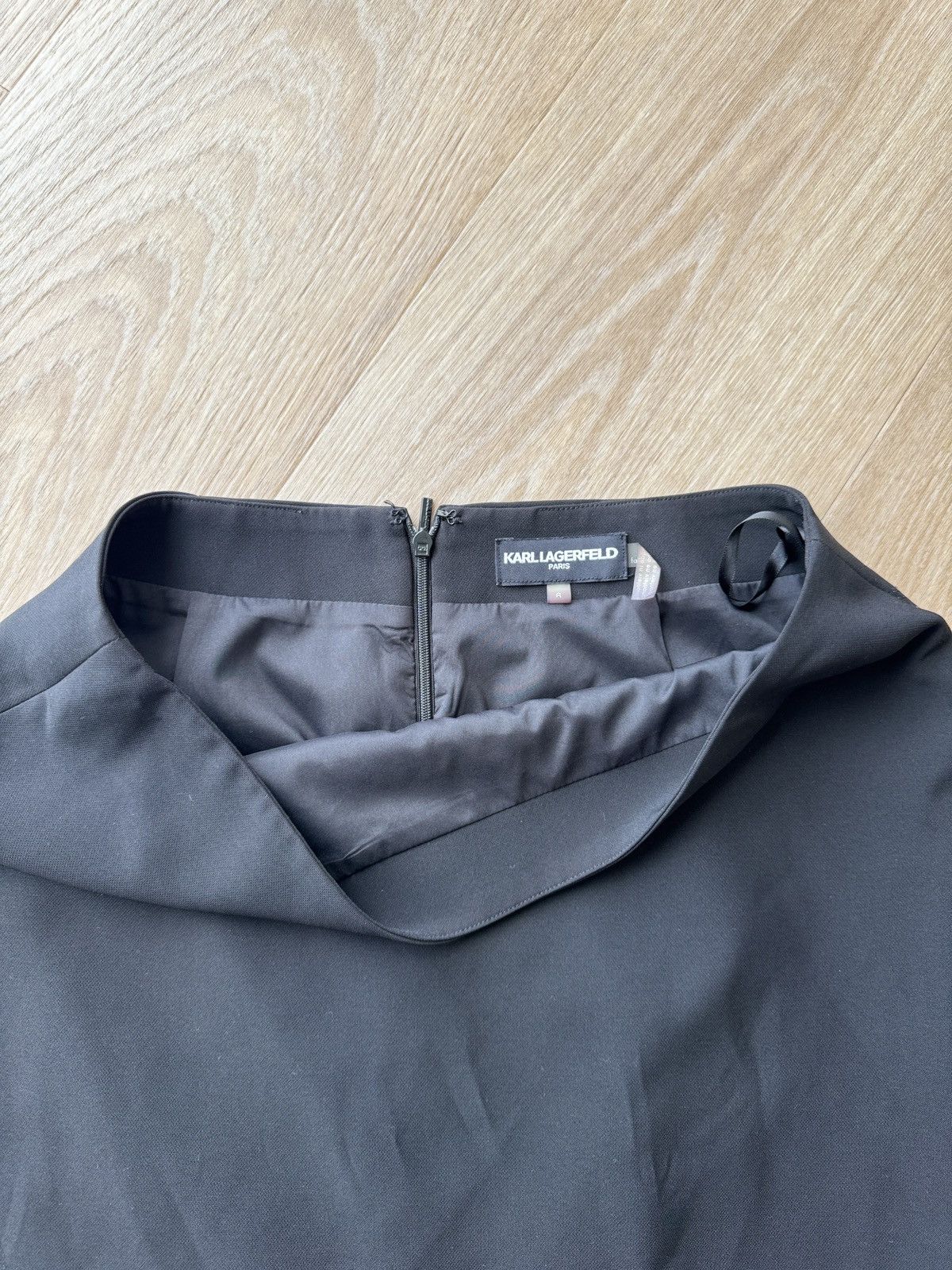 Karl Lagerfeld Karl Lagerfeld black Pencil Skirt Size 30" / US 8 / IT 44 - 2 Thumbnail
