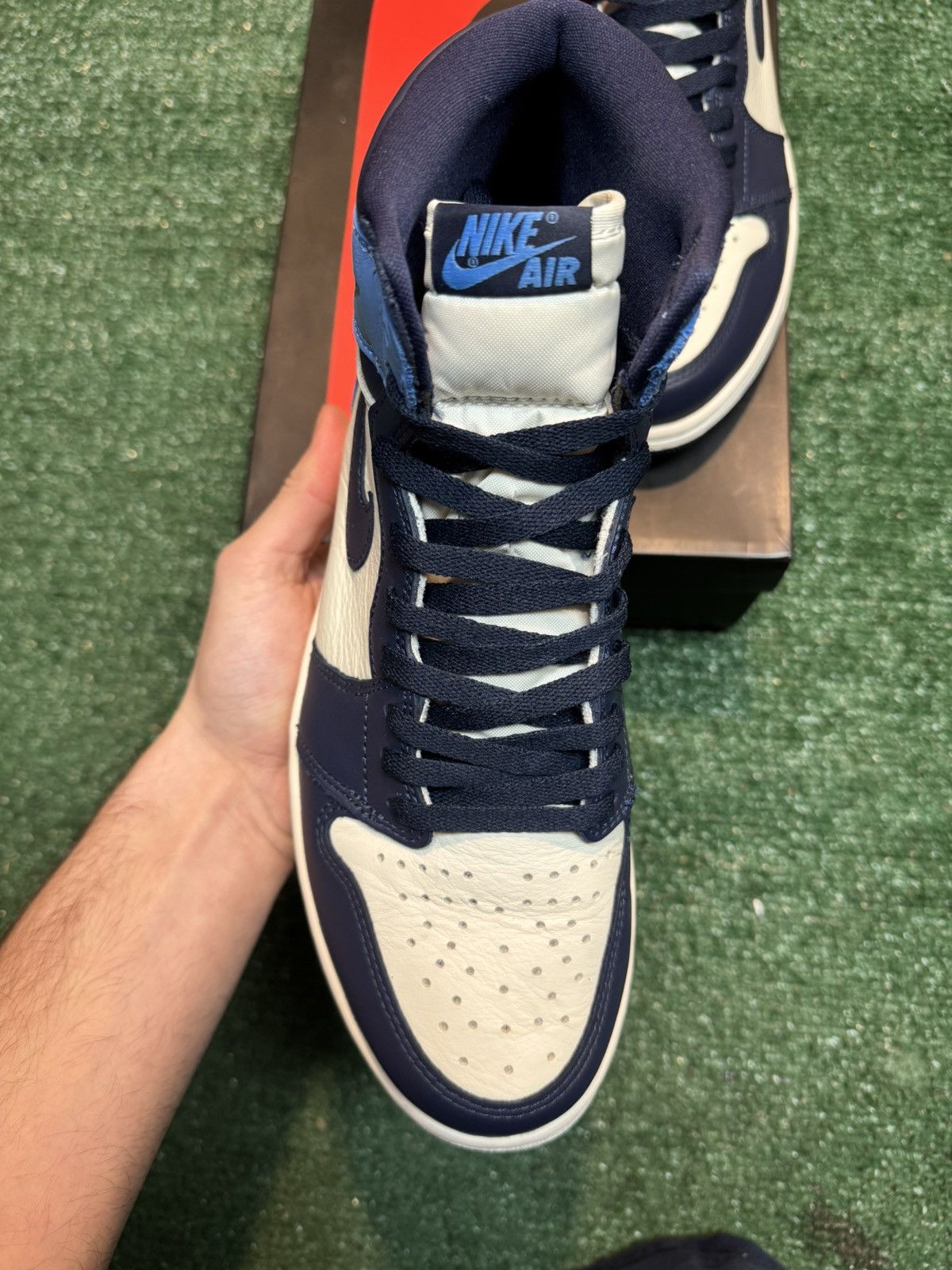 Jordan Brand Jordan Retro 1 Obsidian Size 10.5 Size US 10.5 / EU 43-44 - 2 Thumbnail
