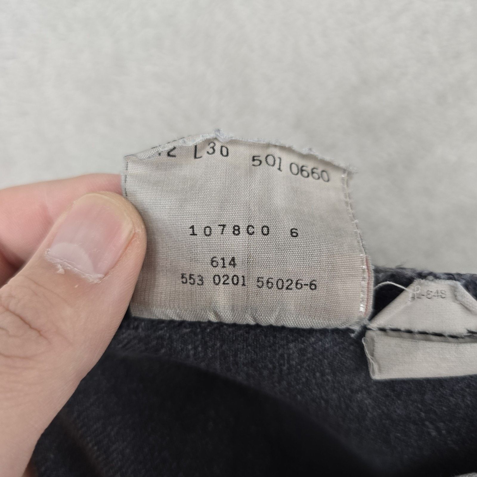 Levi's Vintage Levis 501 Jeans 42x30 Fits 39x28 Thrashed Distressed Size US 39 - 8 Thumbnail