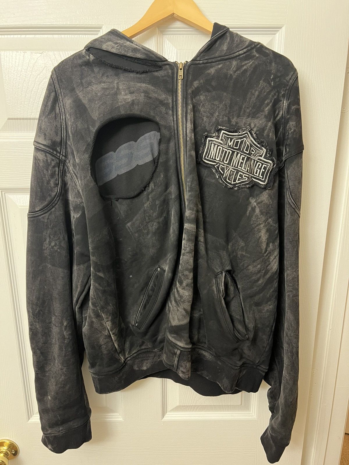 新品MISERE MODERNE ブラックパーカー