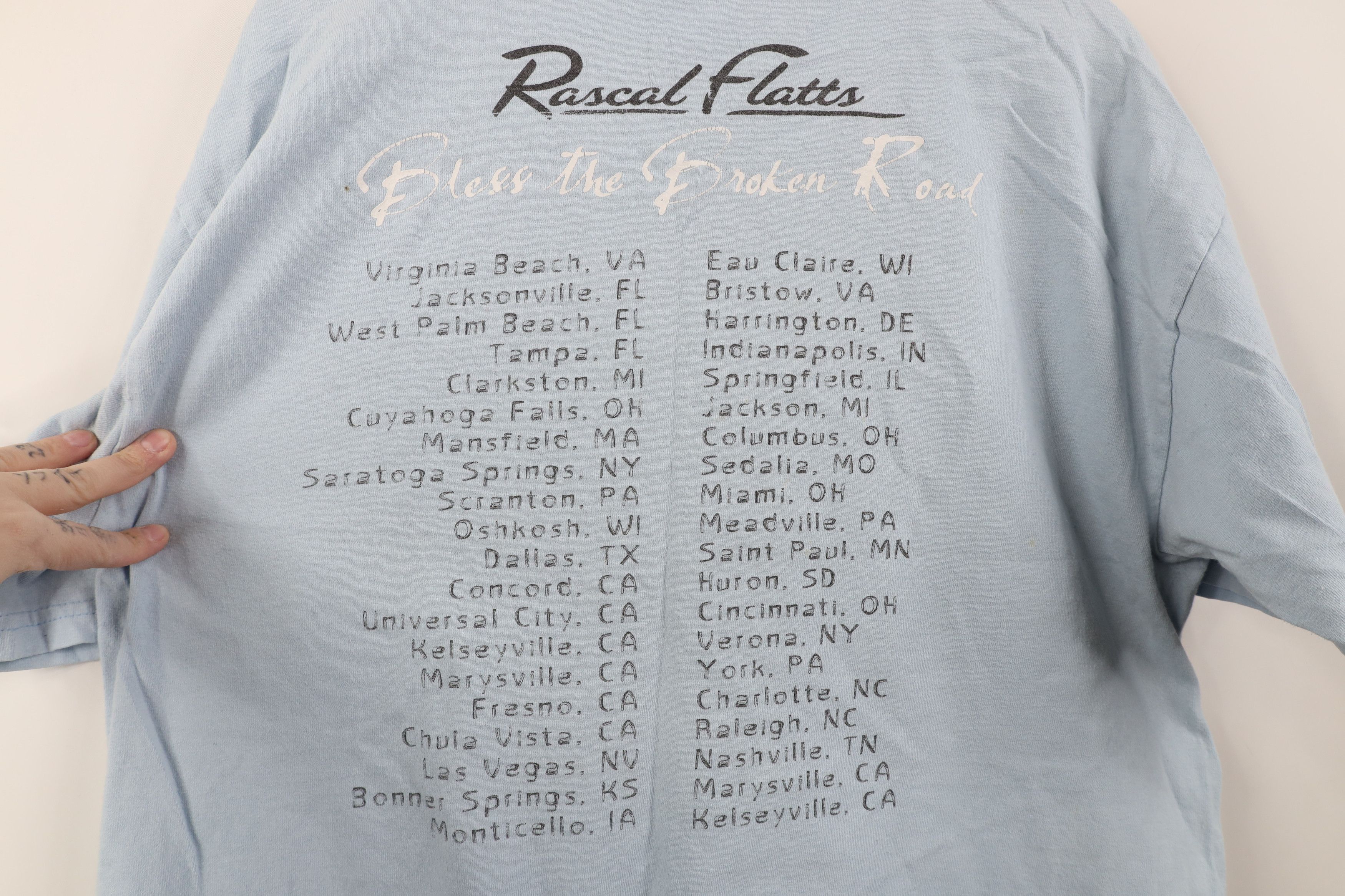 Vintage Vintage Y2K 2004 The Broken Road Rascal Flatts Band T-Shirt Size US L / EU 52-54 / 3 - 11 Thumbnail