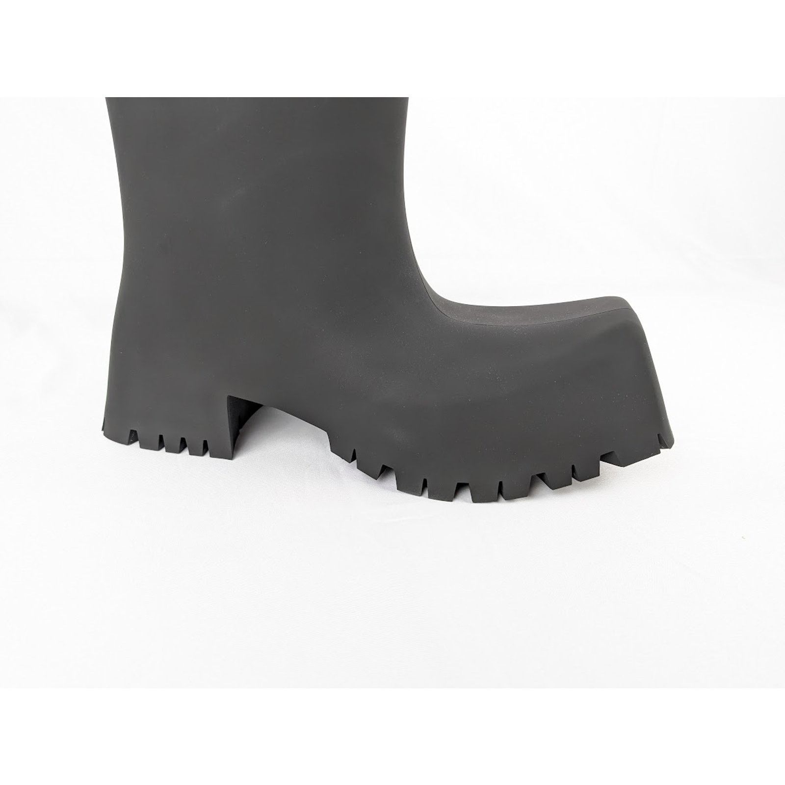 Balenciaga o1rshd1 Trooper Rubber Bootie in Black Size US 10 / EU 43 - 2 Thumbnail