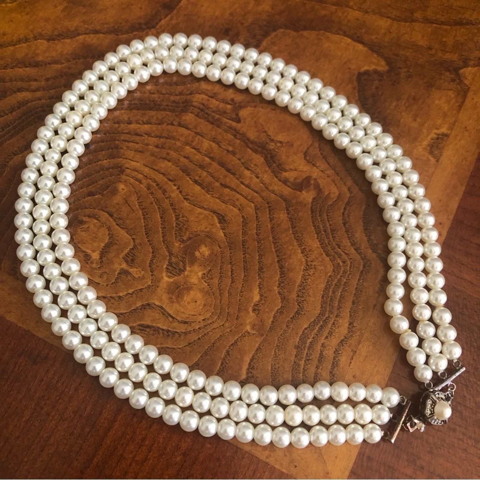 Vintage Vintage Feinberg triple strand white glass pearl necklace Size ONE SIZE - 12 Thumbnail